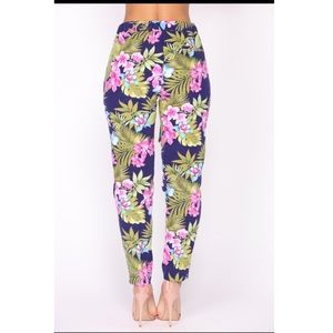 ✨✨High Waist Floral Pants✨✨